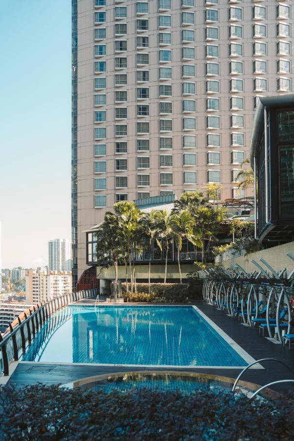 เดอะ การ์เดน อะ เซนต์ ไจล์ ซิกเนเจอร์ โฮเต็ลแอนด์เรสซิเดนซ์ กัวลาลัมเปอร์ Hotel ภายนอก รูปภาพ The pool at the 33rd floor of the hotel
