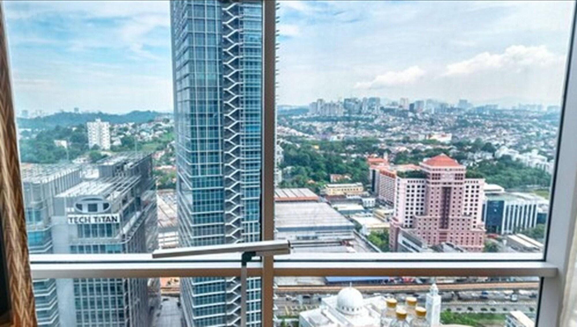 เดอะ การ์เดน อะ เซนต์ ไจล์ ซิกเนเจอร์ โฮเต็ลแอนด์เรสซิเดนซ์ กัวลาลัมเปอร์ Hotel ภายนอก รูปภาพ View from the 36th floor of the tower