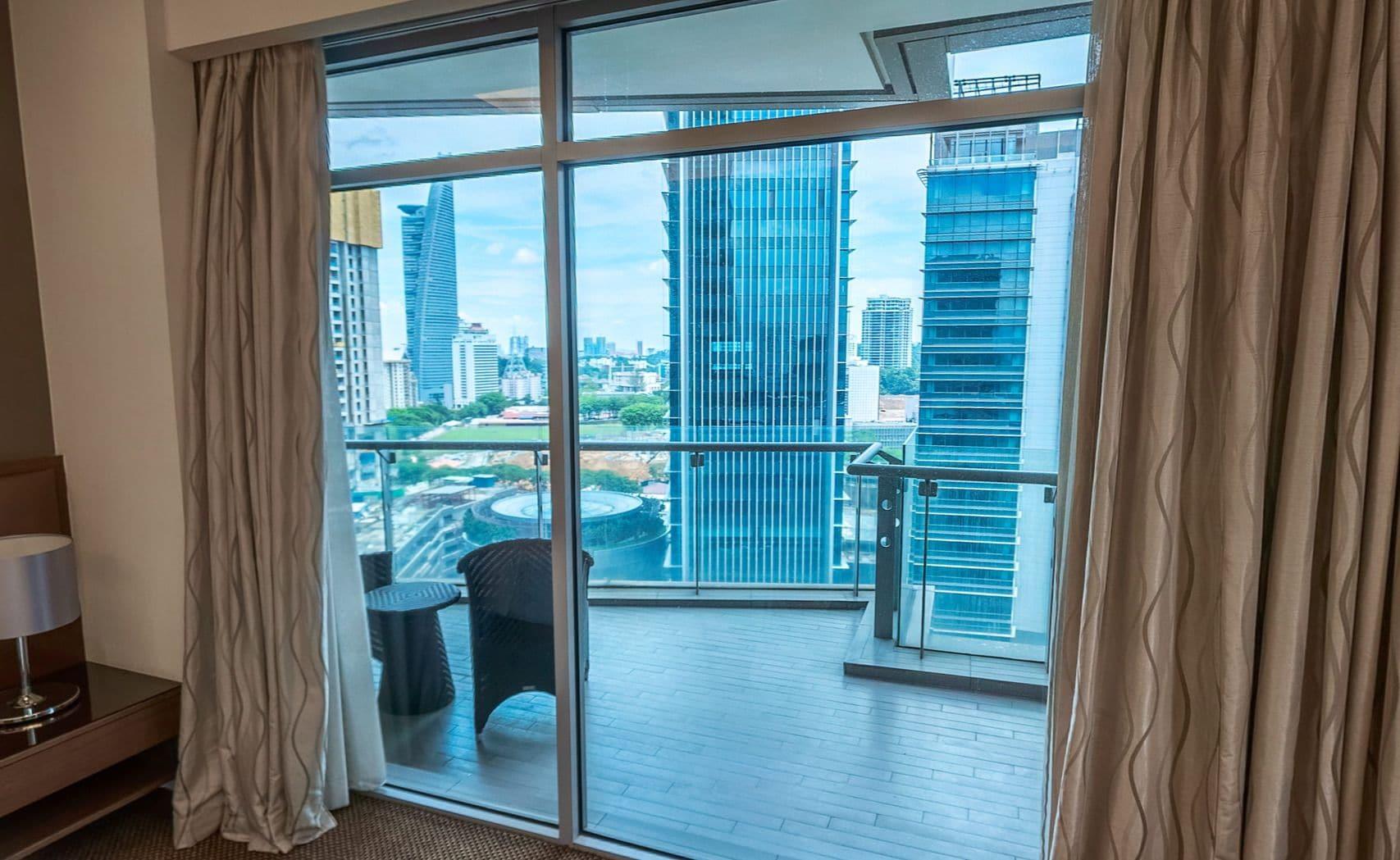 เดอะ การ์เดน อะ เซนต์ ไจล์ ซิกเนเจอร์ โฮเต็ลแอนด์เรสซิเดนซ์ กัวลาลัมเปอร์ Hotel ภายนอก รูปภาพ A sliding door